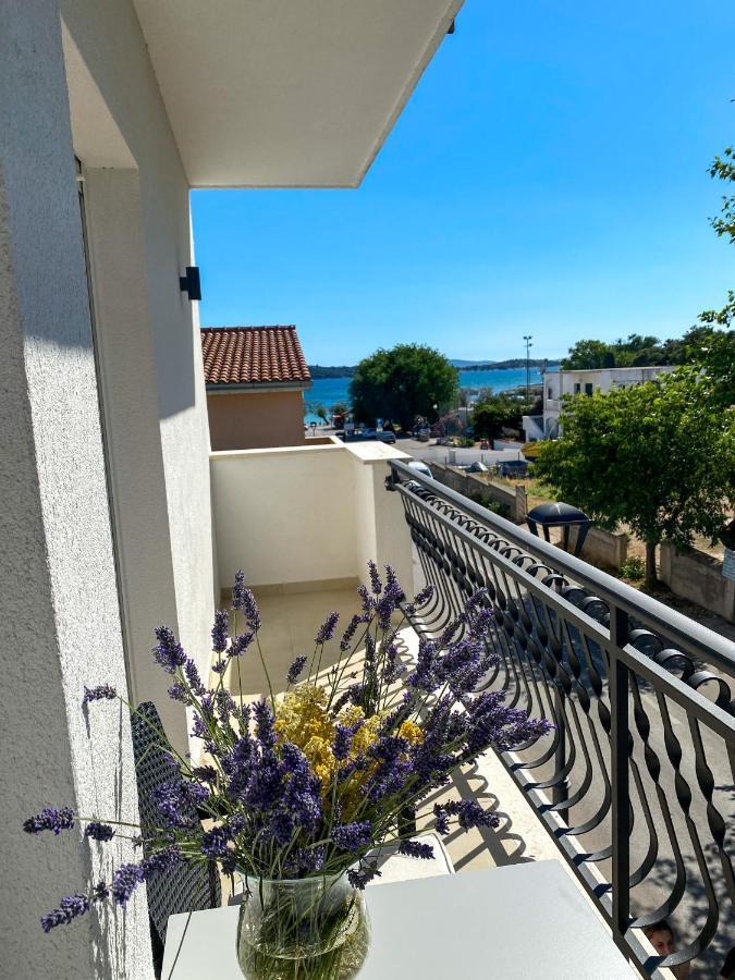 Apartments Dalmatino Vodice Exterior photo
